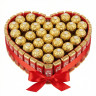 Композиция «Сладкая валентинка» с KitKat и Ferrero в форме сердца